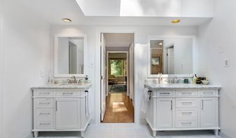 7105 WILSON Ln, Bethesda, MD 20817