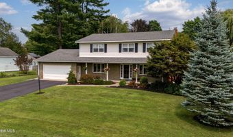 4 Fairway Ct, Albany, NY 12208