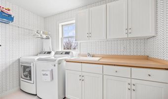 11689 E Laketowne Dr, Albertville, MN 55301