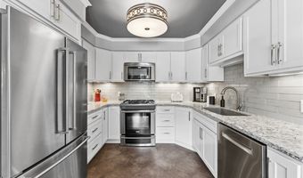 70 S Meadowcroft Dr, Akron, OH 44313