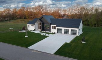 5044 Hickory Pointe Woods SE, Ada, MI 49301