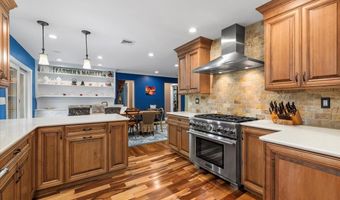 50 Towne St, Amityville, NY 11701