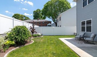 81 Batcheller Ave, Cranston, RI 02920
