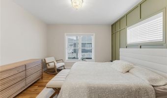46 Somerset Cir, North Kingstown, RI 02852