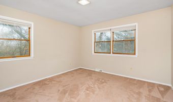 3 Springwood Manor Dr, Albany, NY 12211