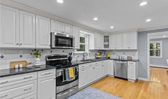 123 Stone Gate Dr, North Kingstown, RI 02852