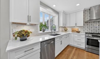 42 Windsor St, Jamestown, RI 02835