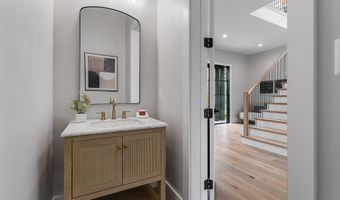 809 N KENMORE St, Arlington, VA 22201