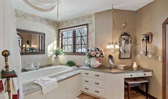 8250 Havelock Ct, Apple Valley, MN 55124