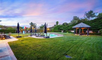 29302 Laro Dr, Agoura Hills, CA 91301