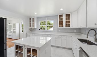 6219 CRESTWOOD Dr, Alexandria, VA 22312