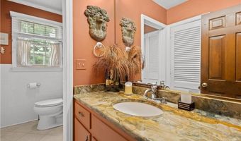 10 Bartlett Rd, Middletown, RI 02842