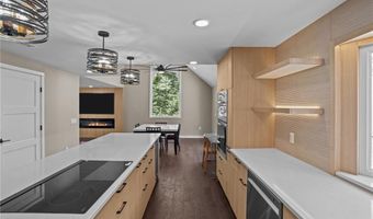 37 Dye Hill Rd, Hopkinton, RI 02832