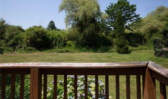 201 Paradise Ave, Middletown, RI 02842