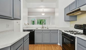 2052 WAVERLY Ln, Algonquin, IL 60102