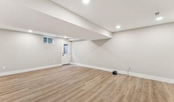 2308 CREEK Dr, Alexandria, VA 22308