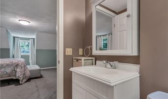 27 Fairway Dr, North Kingstown, RI 02852