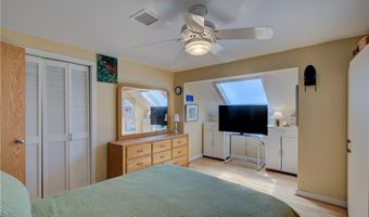 204 BELLEVUE Ct 204, Narragansett, RI 02882