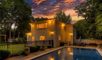 23 Pine Top Rd, Barrington, RI 02806