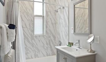 111 PATRICK St N #1, Alexandria, VA 22314
