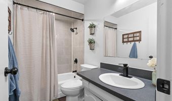 800 N HAWTHORNE Dr, Appleton, WI 54915