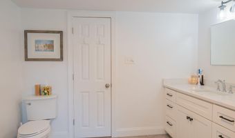 32 Pleasant Hill Rd, Falmouth, ME 04105