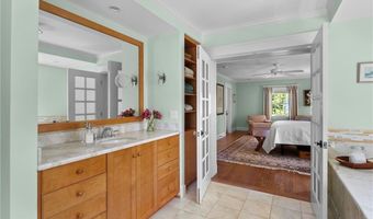 51 Ayrault St, Newport, RI 02840
