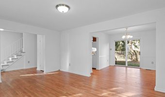 8223 TREEBROOKE Ln, Alexandria, VA 22308
