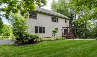 15 Wildwood Dr, Albany, NY 12211
