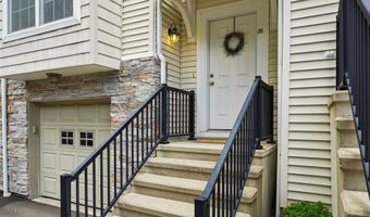 32 Crows Nest Ln 28, Danbury, CT 06810