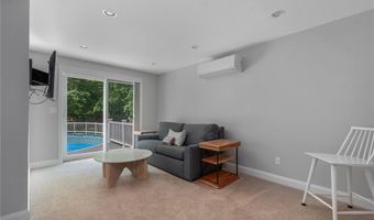 27 Christine Dr, Barrington, RI 02806
