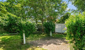 7 Caswell Ave, Newport, RI 02840