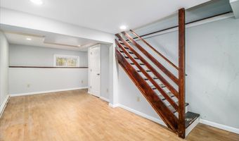 32 Pleasant St, Bethel, CT 06801