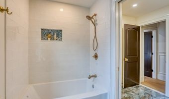 16 Chestnut St, Boston, MA 02129