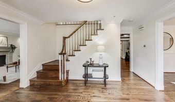8806 FOX HILLS Trl, Potomac, MD 20854