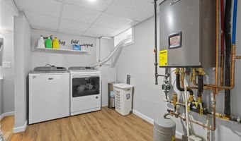33 Belmont Ave, East Providence, RI 02914