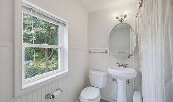53 Prospect St, Bloomfield, CT 06002