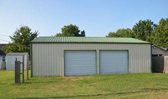 134 W College St, Aurora, MO 65605