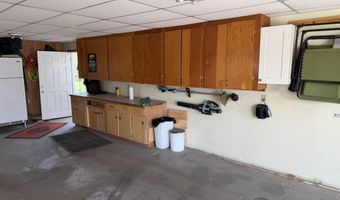 1009 Willow Dr, Aberdeen, SD 57401