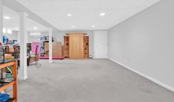 63 Derbyshire Dr, Cranston, RI 02921