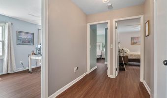 3 Oaks Ct, Albany, NY 12203