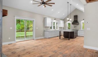 369 Huntinghouse Rd, Glocester, RI 02857