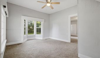 114 E College St, Aurora, MO 65605