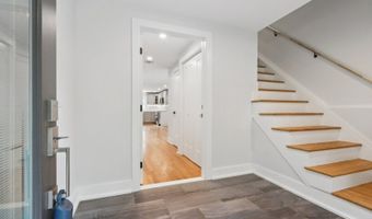 14 Redwood St, Bergenfield, NJ 07621