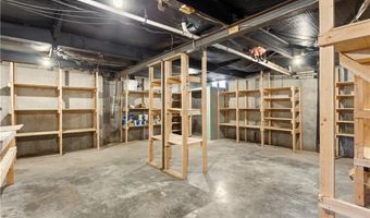 15038 Fairmount Rd, Basehor, KS 66007