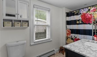 40 Glen St, East Providence, RI 02915