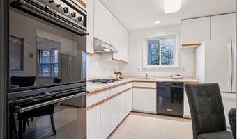 8928 CHELTONHAM Pl, Annandale, VA 22003