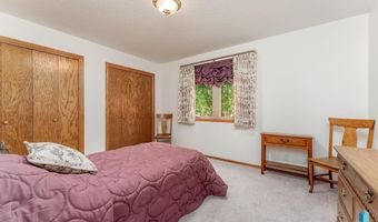 412 E Meadowlark Cir, Brandon, SD 57005