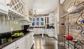 60 Division St, Newport, RI 02840