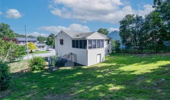 35 Sycamore Dr, Cranston, RI 02921